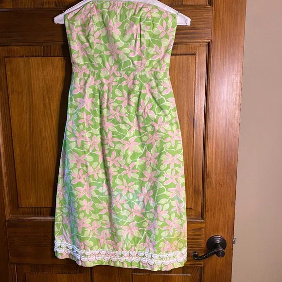 green emerald velvet dress Womens Dresses Lilly Pulitzer Ritamarie V-Neck Cotton Ruffle Dress in Spearmint Oversized Kiss My Tulips, Size 0 main image 1